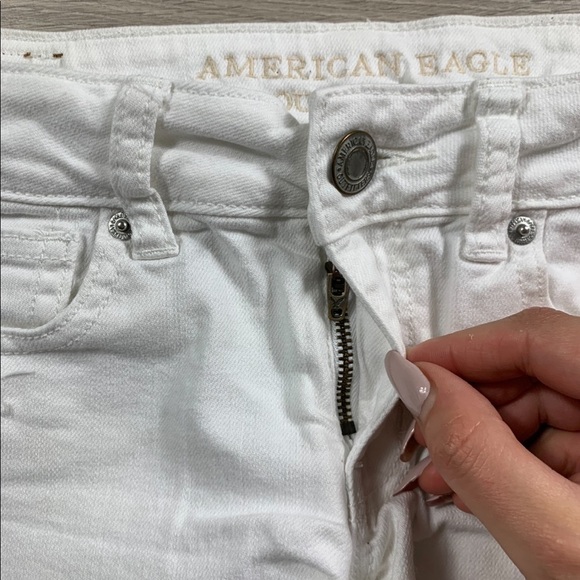 AEO Shortie White Raw Hem Jean Shorts - Picture 5 of 11